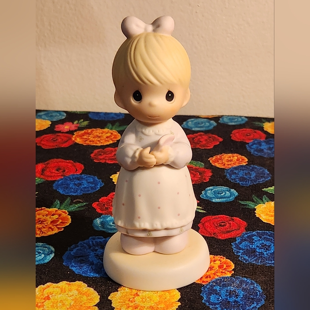 Precious Moments Figurine 🎀